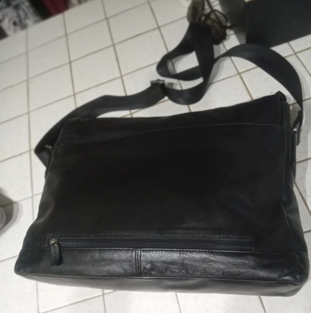 Mario Hernandez Black Leather Messenger/Shoulder Bag - Crossbody - Laptop Bag